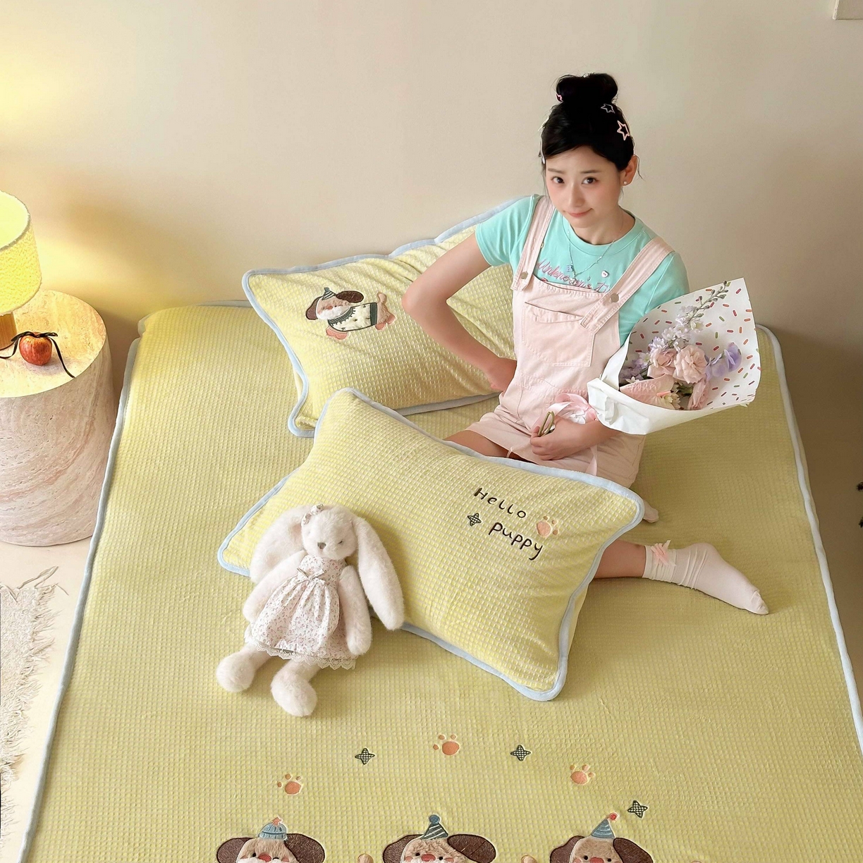 91家纺网 家纺一手货源 找家纺 Sweet dreams甜梦 2025新款华夫格绒兔毛贴布床笠三件套 三只小狗黄