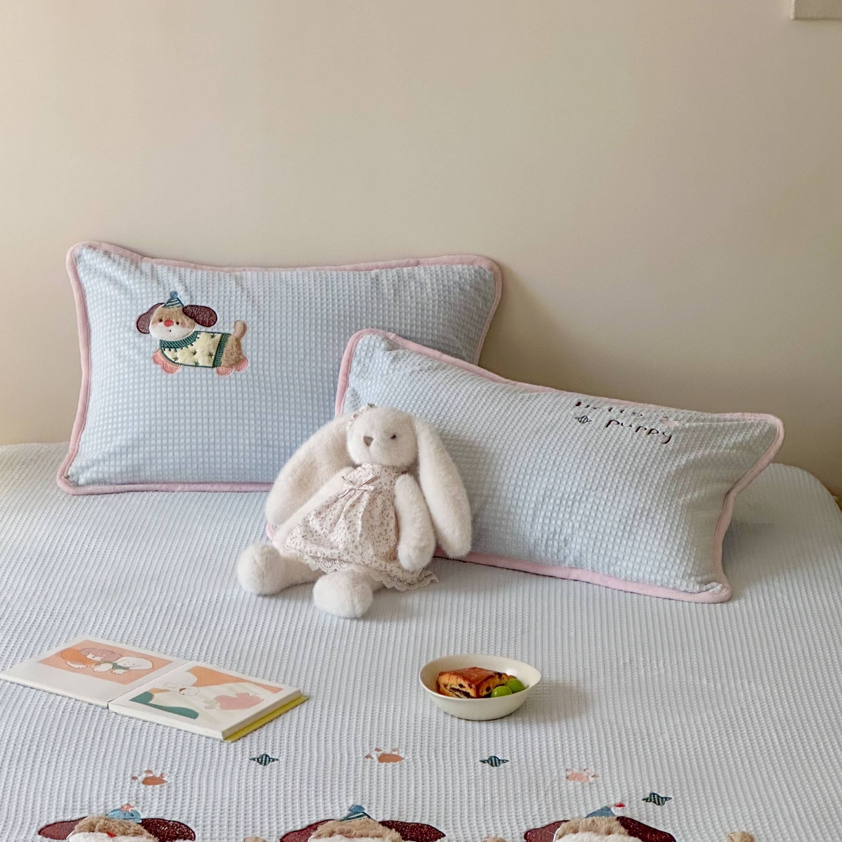 91家纺网 家纺一手货源 找家纺 Sweet dreams甜梦 2025新款华夫格绒兔毛贴布床笠三件套 三只小狗蓝