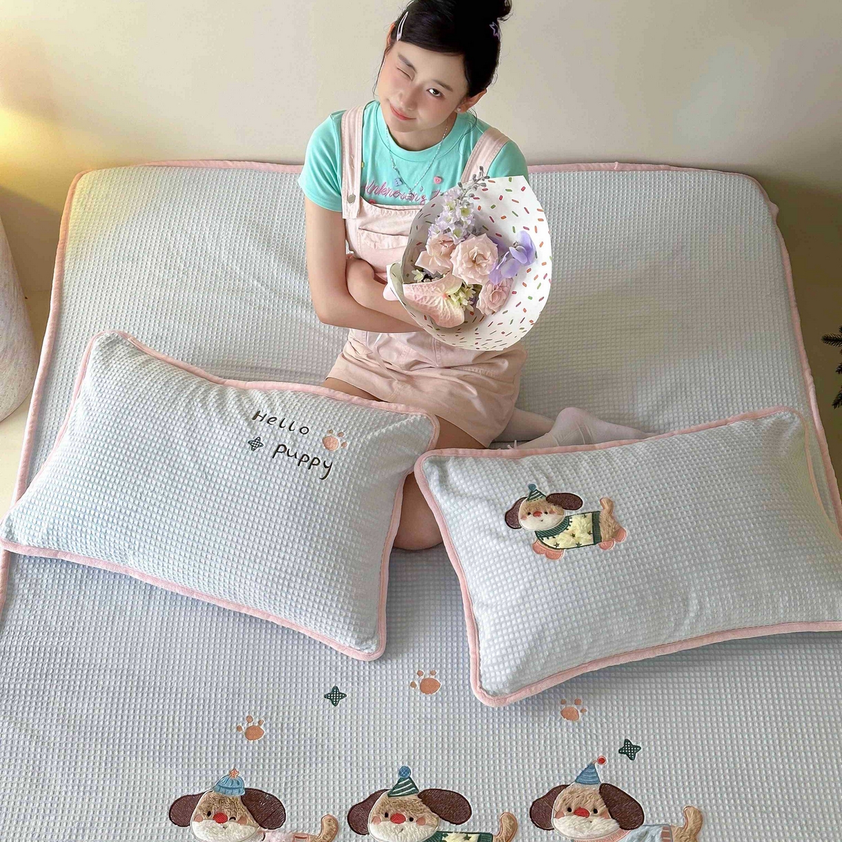 91家纺网 家纺一手货源 找家纺 Sweet dreams甜梦 2025新款华夫格绒兔毛贴布床笠三件套 三只小狗蓝