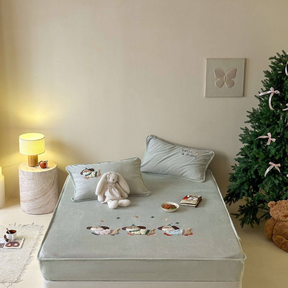 91家纺网 家纺一手货源 找家纺 Sweet dreams甜梦 2025新款华夫格绒兔毛贴布床笠三件套 三只小狗绿