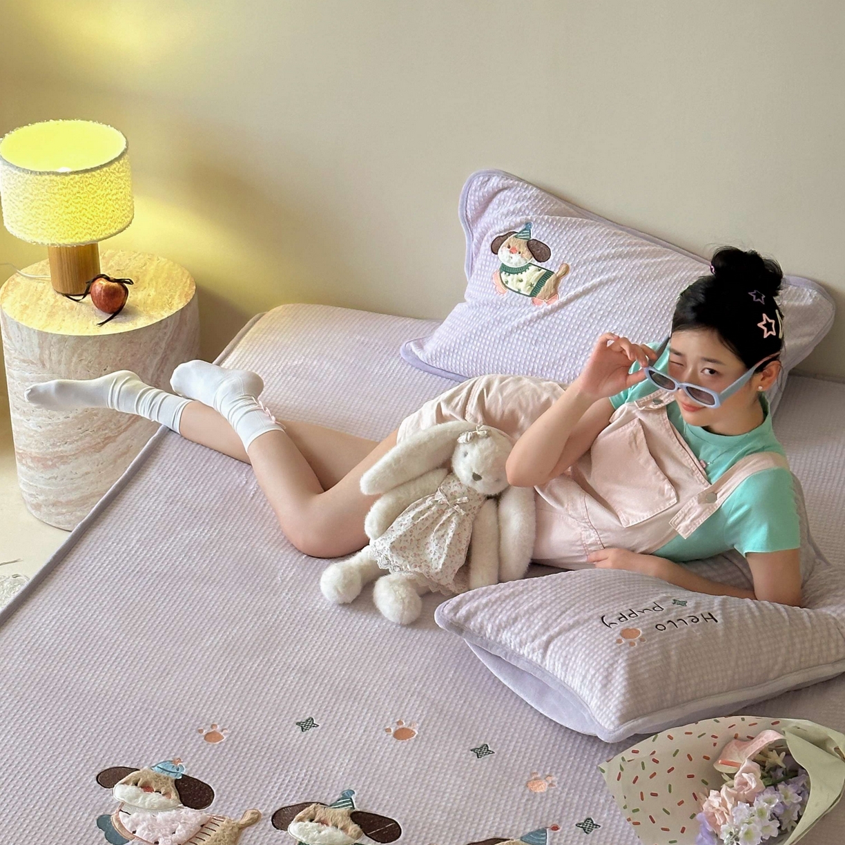 91家纺网 家纺一手货源 找家纺 Sweet dreams甜梦 2025新款华夫格绒兔毛贴布床笠三件套 三只小狗紫