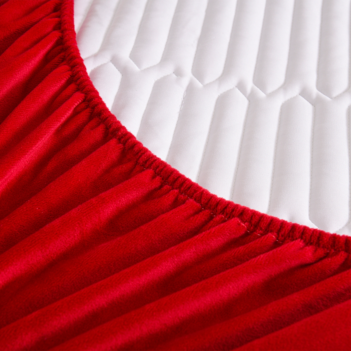 91家纺网 家纺一手货源 找家纺 推推家纺 2025新款刺绣夹棉宝宝绒床笠牛奶绒床垫保护套 郁金香-酒红