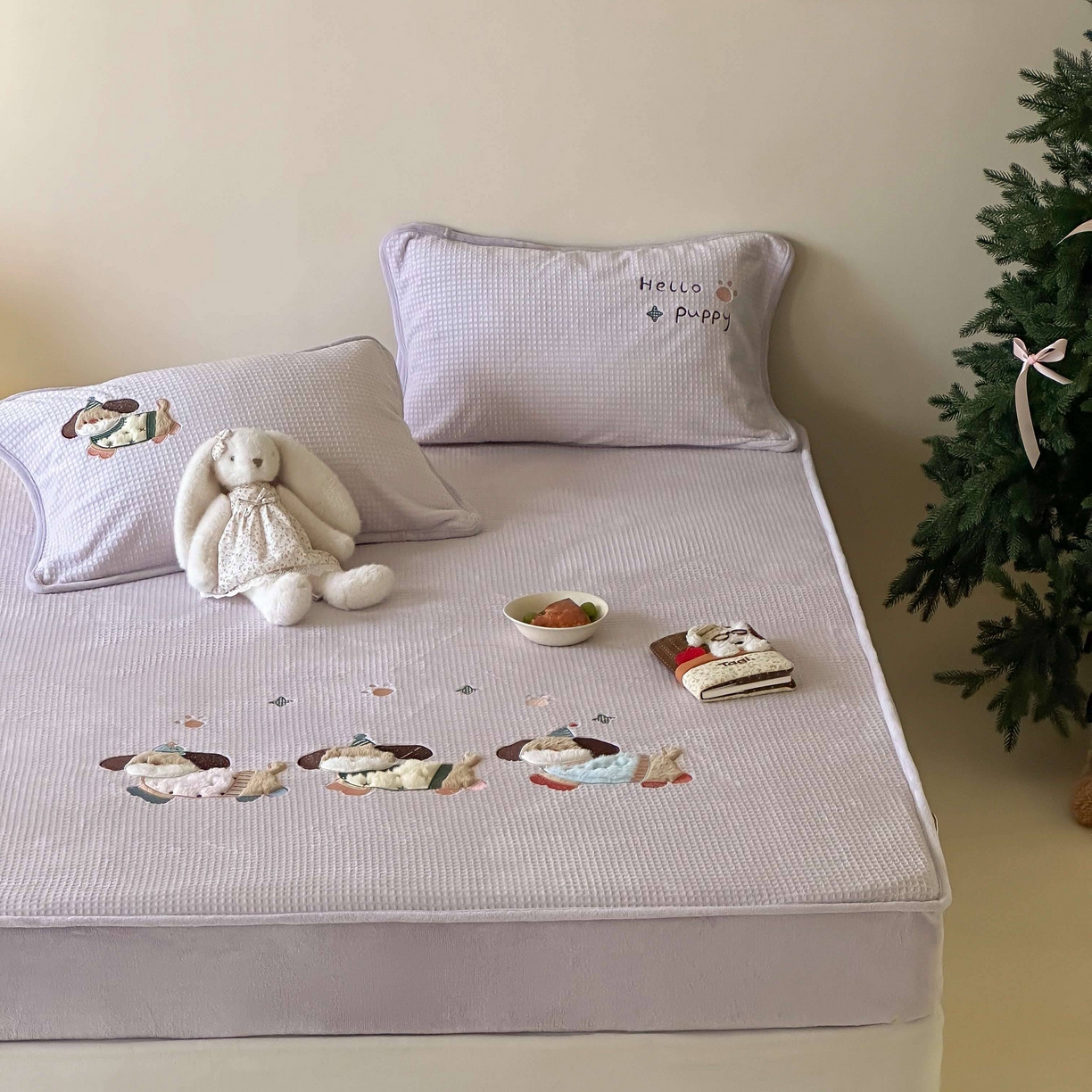 91家纺网 家纺一手货源 找家纺 Sweet dreams甜梦 2025新款华夫格绒兔毛贴布床笠三件套 三只小狗紫