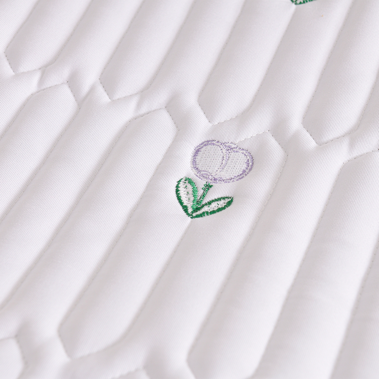 91家纺网 家纺一手货源 找家纺 推推家纺 2025新款刺绣夹棉宝宝绒床笠牛奶绒床垫保护套 郁金香-酒红