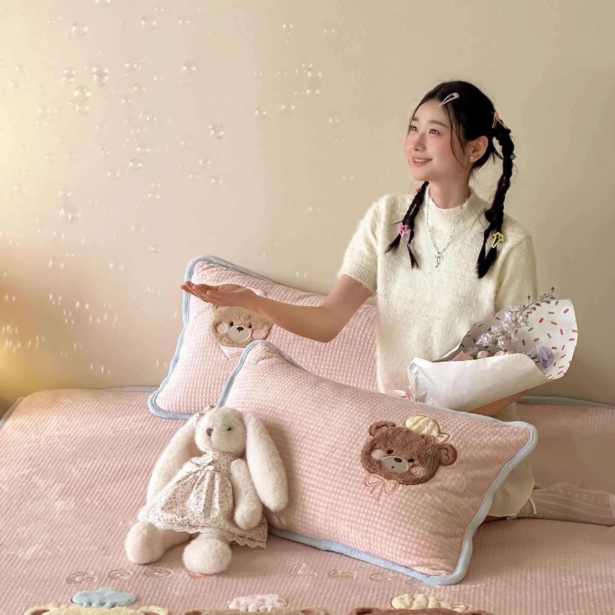 91家纺网 家纺一手货源 找家纺 Sweet dreams甜梦 2025新款华夫格绒兔毛贴布床笠三件套 三只小熊粉