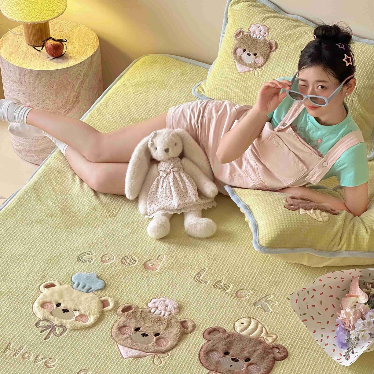 91家纺网 家纺一手货源 找家纺 Sweet dreams甜梦 2025新款华夫格绒兔毛贴布床笠三件套 三只小熊黄