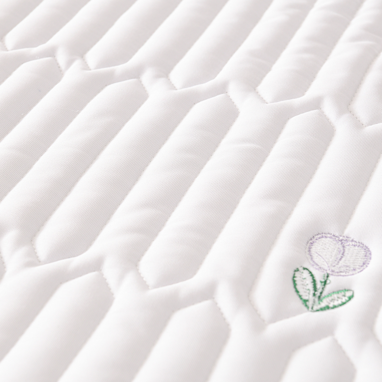 91家纺网 家纺一手货源 找家纺 推推家纺 2025新款刺绣夹棉宝宝绒床笠牛奶绒床垫保护套 郁金香-深灰