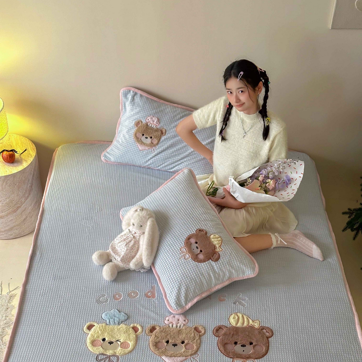 91家纺网 家纺一手货源 找家纺 Sweet dreams甜梦 2025新款华夫格绒兔毛贴布床笠三件套 三只小熊蓝