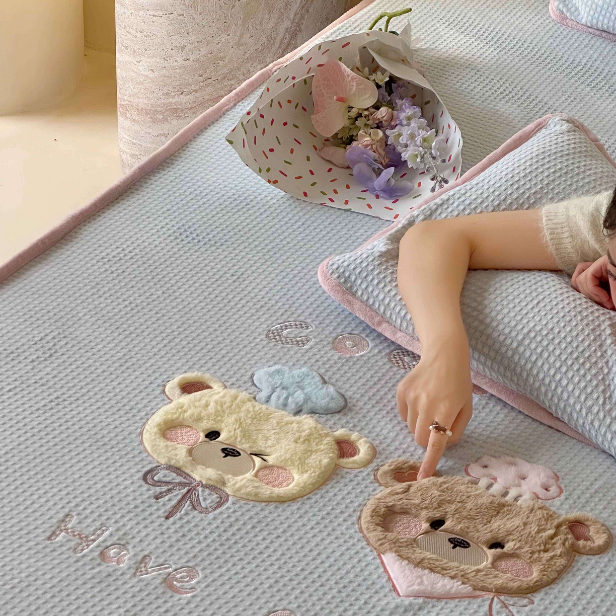 91家纺网 家纺一手货源 找家纺 Sweet dreams甜梦 2025新款华夫格绒兔毛贴布床笠三件套 三只小熊蓝