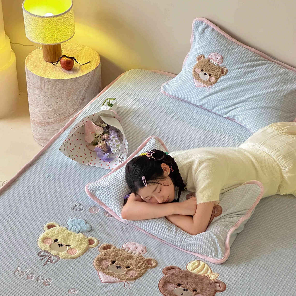 91家纺网 家纺一手货源 找家纺 Sweet dreams甜梦 2025新款华夫格绒兔毛贴布床笠三件套 三只小熊蓝