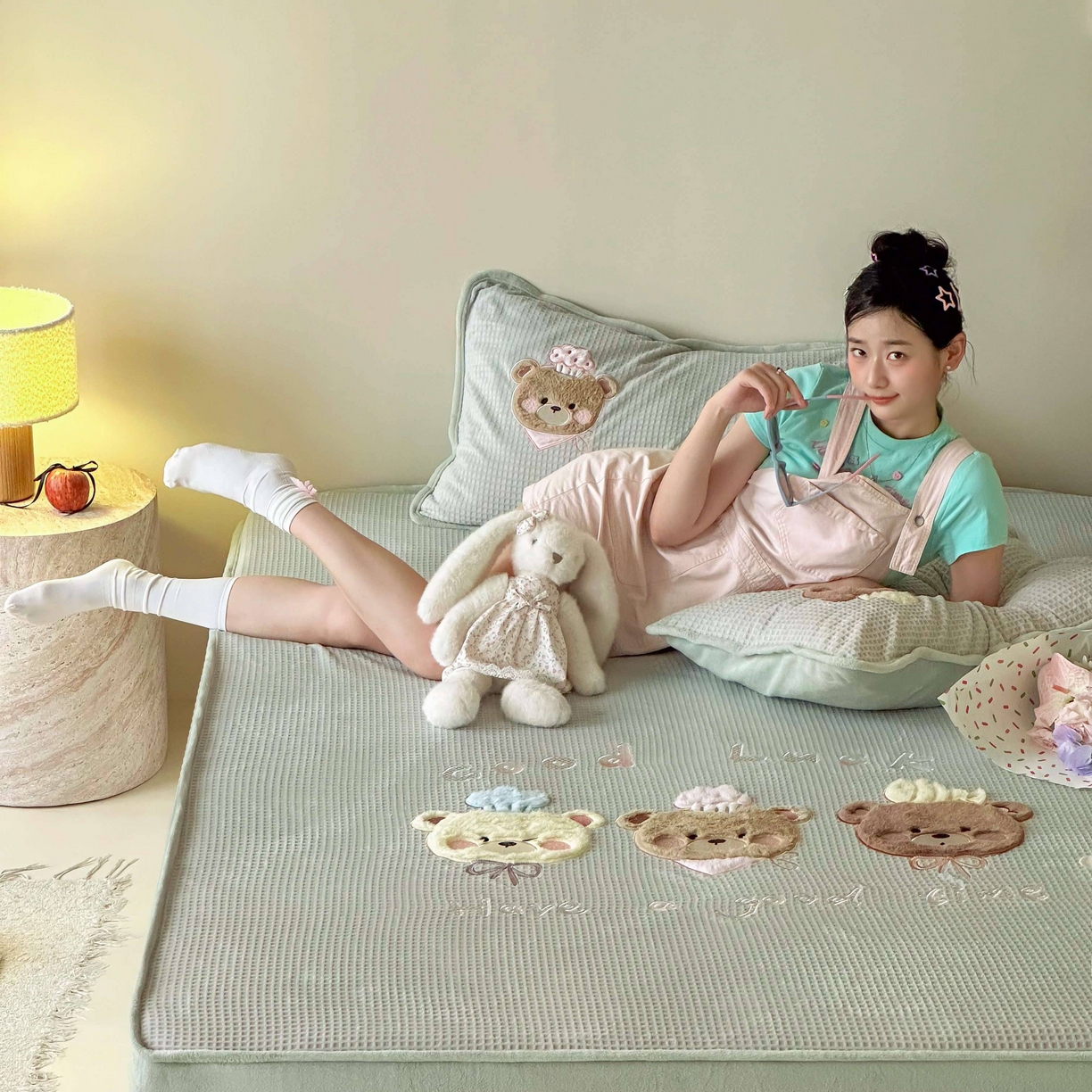 91家纺网 家纺一手货源 找家纺 Sweet dreams甜梦 2025新款华夫格绒兔毛贴布床笠三件套 三只小熊绿