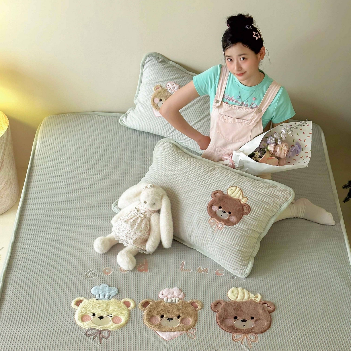 91家纺网 家纺一手货源 找家纺 Sweet dreams甜梦 2025新款华夫格绒兔毛贴布床笠三件套 三只小熊绿