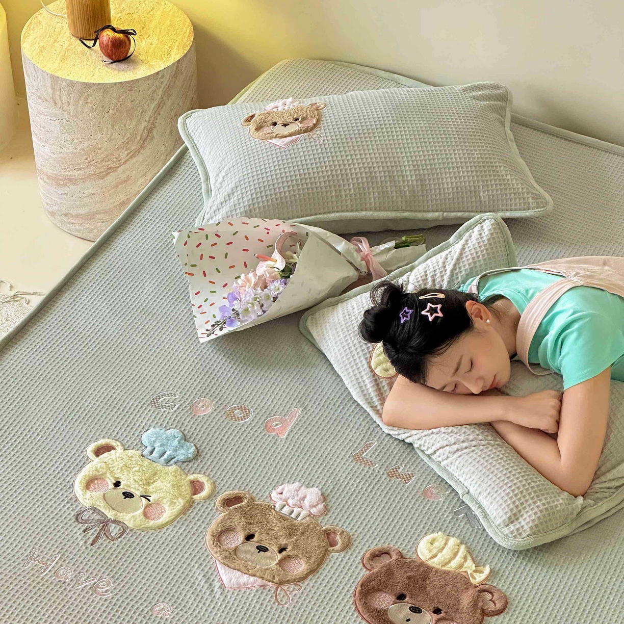 91家纺网 家纺一手货源 找家纺 Sweet dreams甜梦 2025新款华夫格绒兔毛贴布床笠三件套 三只小熊绿