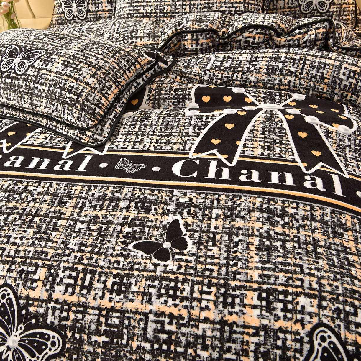 91家纺网 家纺一手货源 找家纺 赛丽雅 2025新款牛奶绒床裙四件套8-9斤法莱绒直播爆款日产2万套 小香