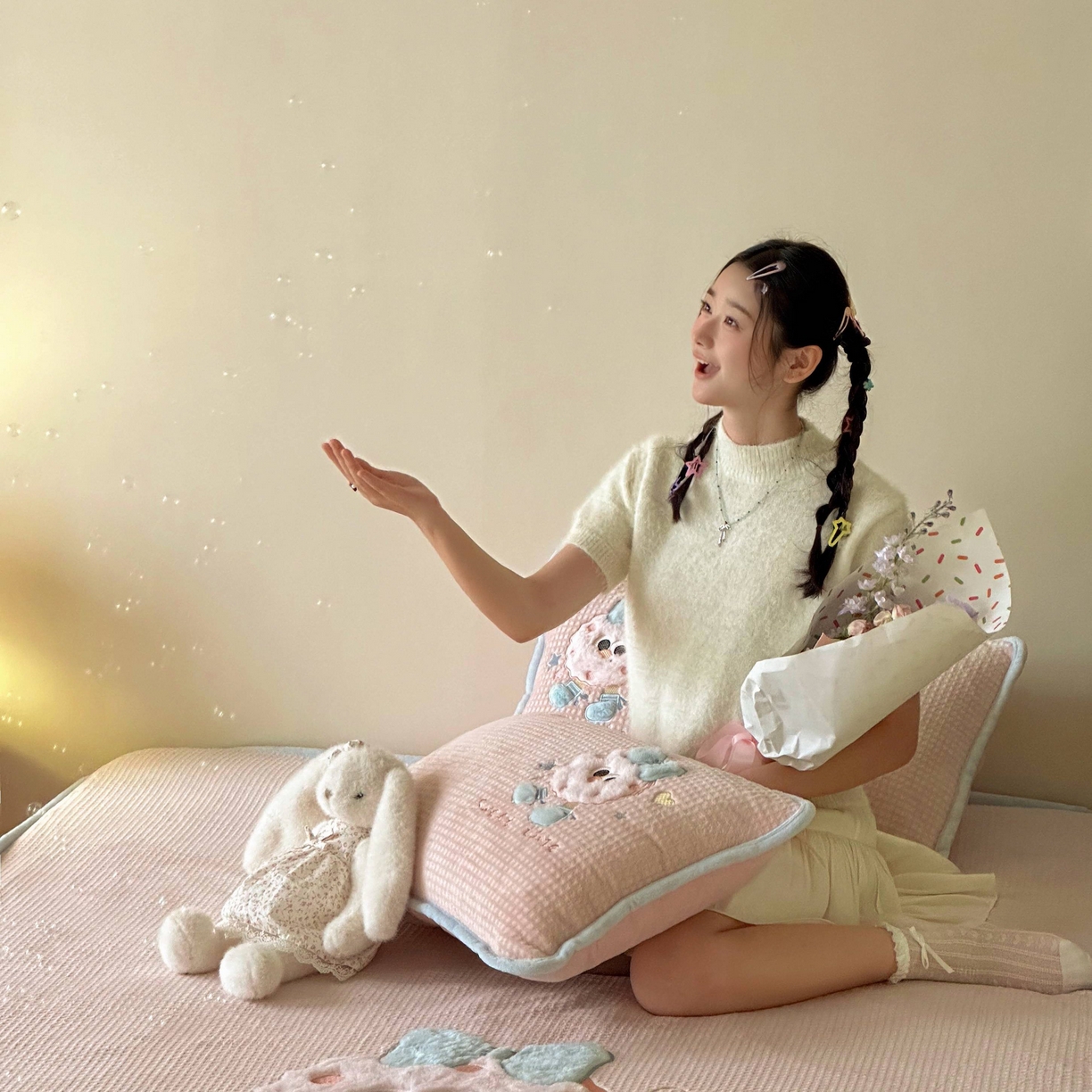 91家纺网 家纺一手货源 找家纺 Sweet dreams甜梦 2025新款华夫格绒兔毛贴布床笠三件套 甜甜圈粉