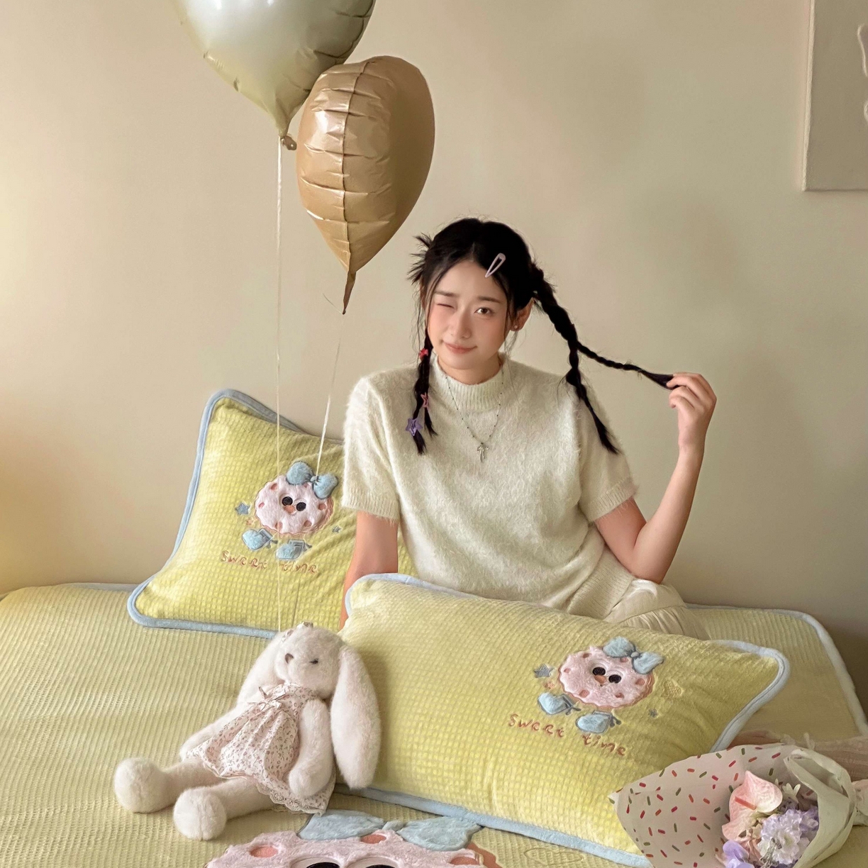 91家纺网 家纺一手货源 找家纺 Sweet dreams甜梦 2025新款华夫格绒兔毛贴布床笠三件套 甜甜圈黄