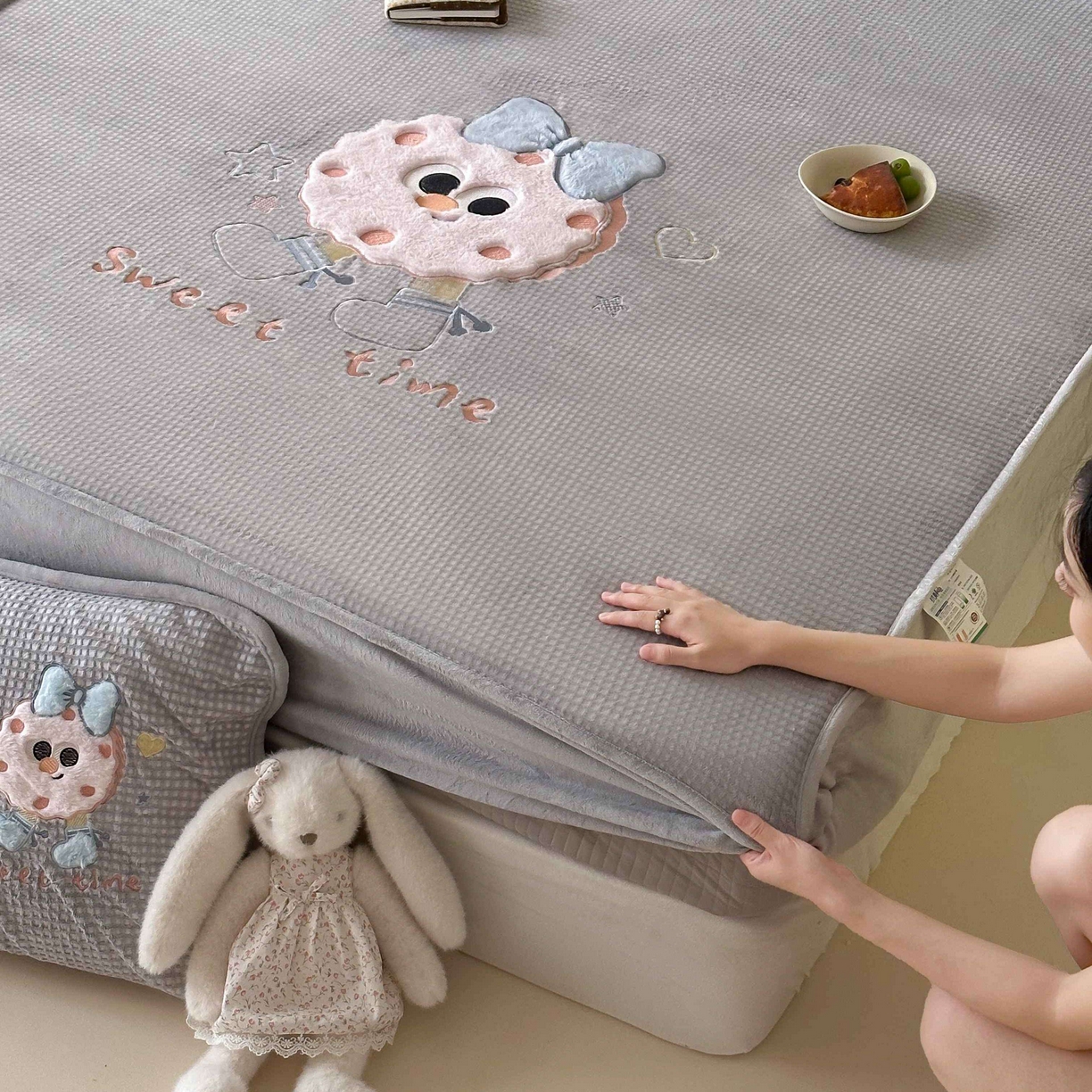 Sweet dreams甜梦 2025新款华夫格绒兔毛贴布床笠三件套 甜甜圈灰
