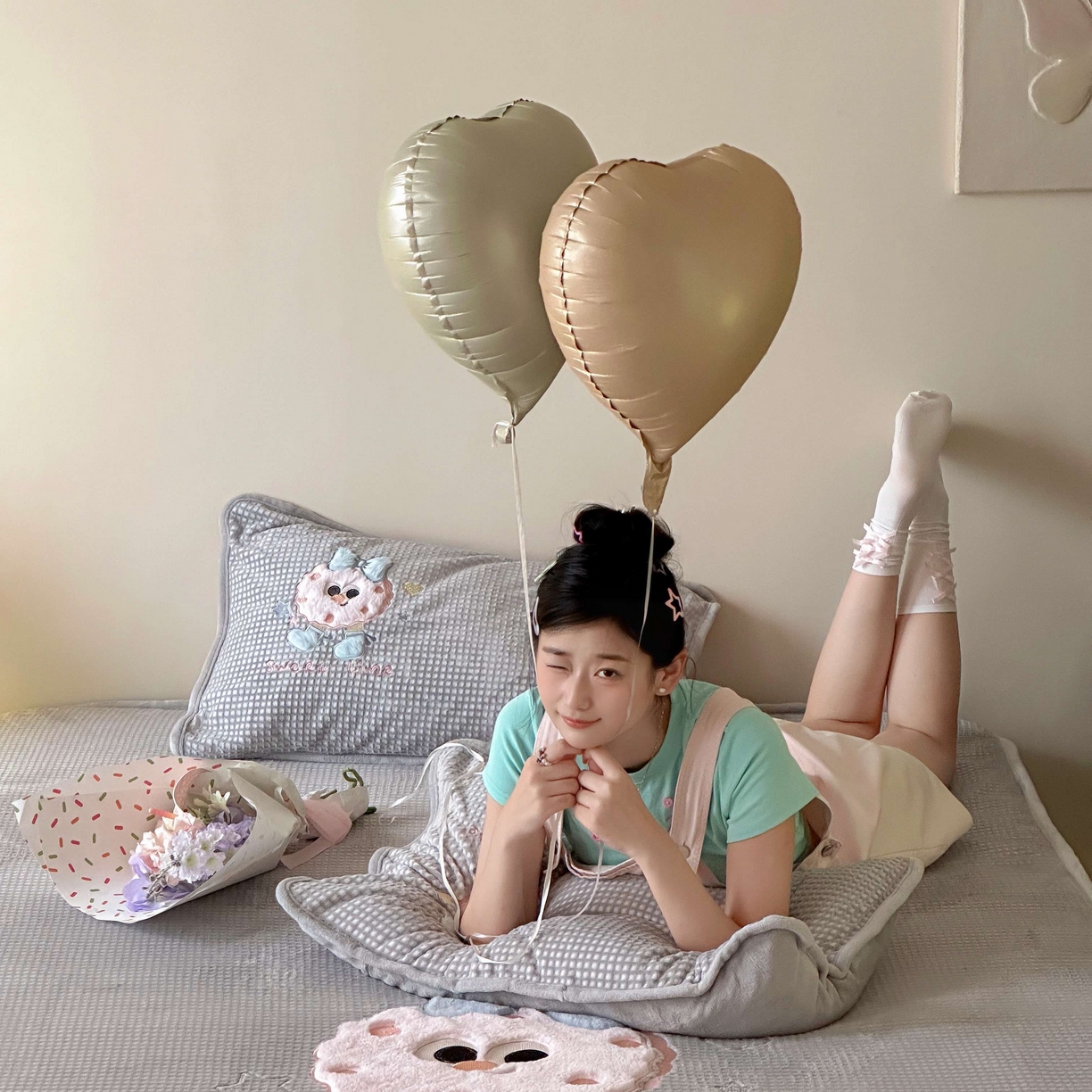 91家纺网 家纺一手货源 找家纺 Sweet dreams甜梦 2025新款华夫格绒兔毛贴布床笠三件套 甜甜圈灰