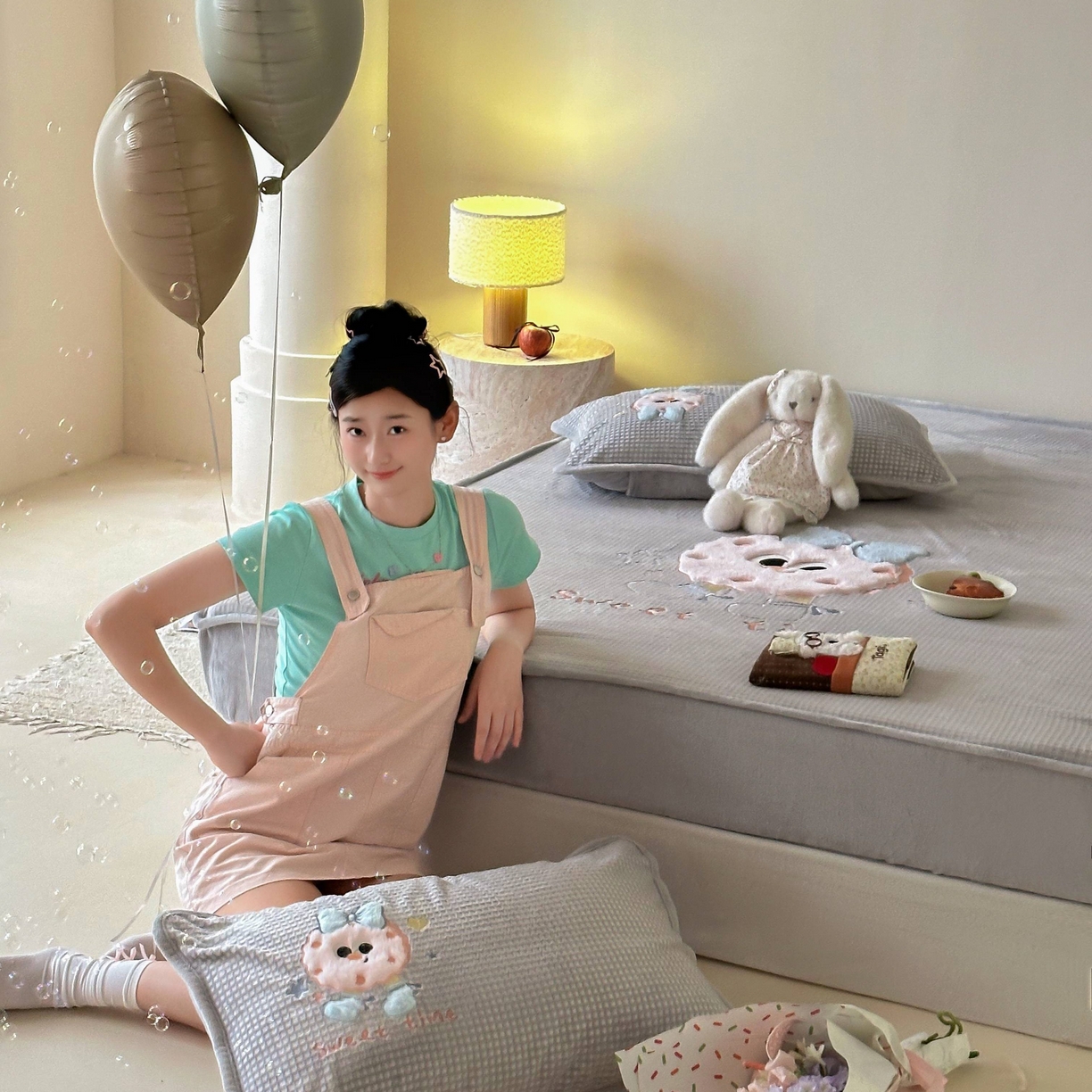 91家纺网 家纺一手货源 找家纺 Sweet dreams甜梦 2025新款华夫格绒兔毛贴布床笠三件套 甜甜圈灰