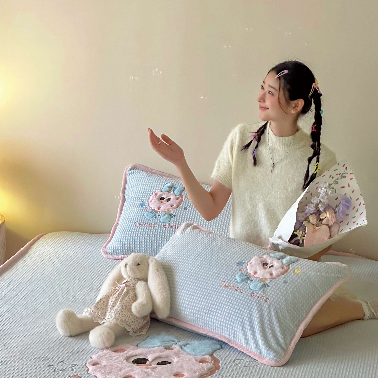 91家纺网 家纺一手货源 找家纺 Sweet dreams甜梦 2025新款华夫格绒兔毛贴布床笠三件套 甜甜圈蓝