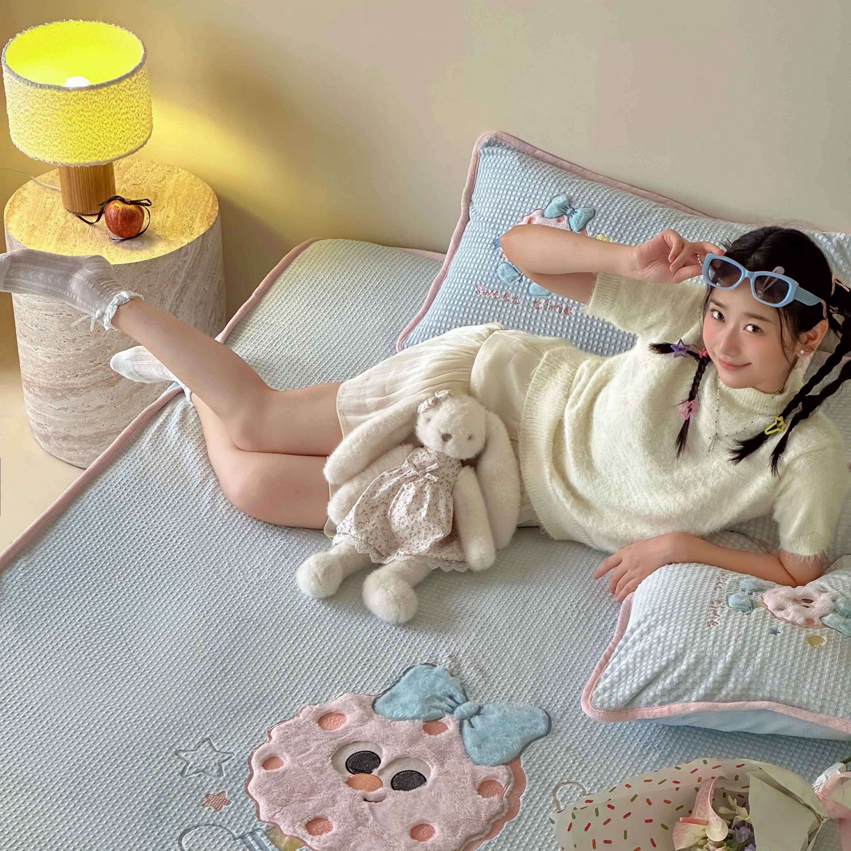 91家纺网 家纺一手货源 找家纺 Sweet dreams甜梦 2025新款华夫格绒兔毛贴布床笠三件套 甜甜圈蓝