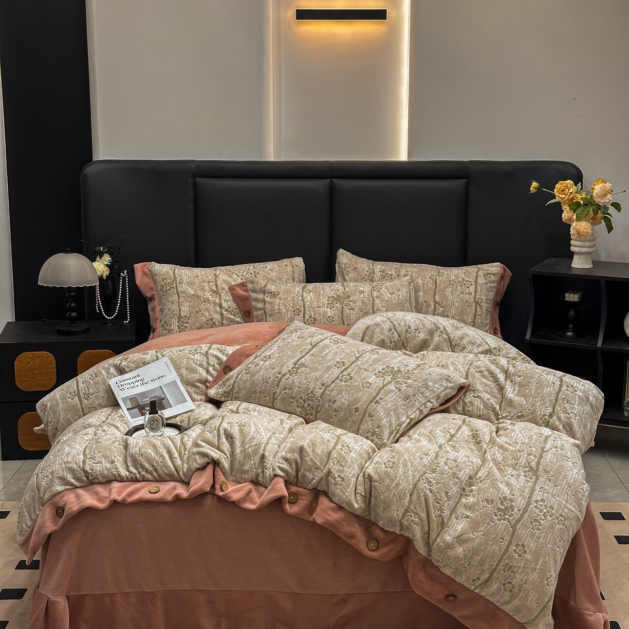 91家纺网 家纺一手货源 找家纺 晚爱家纺（原晚安家居） 2025新款宽边纽扣款雕花绒四件套烂花立体雕花牛奶绒 寒冬-粉