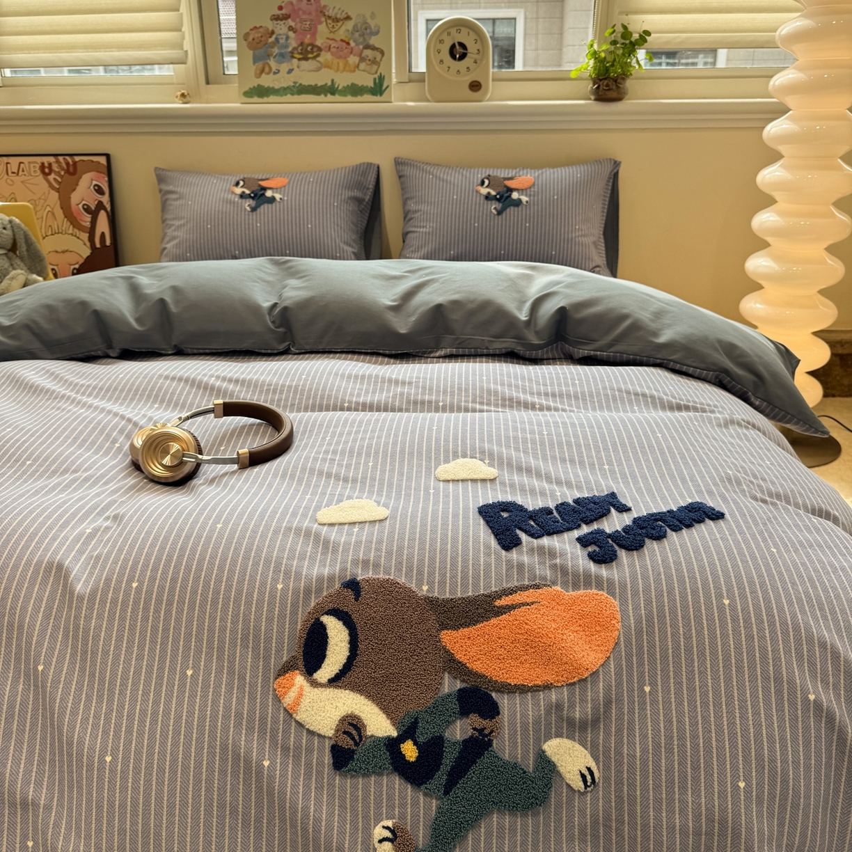 91家纺网 家纺一手货源 找家纺 慕尚家纺 2025新款全棉磨毛毛巾绣四件套 奔跑兔