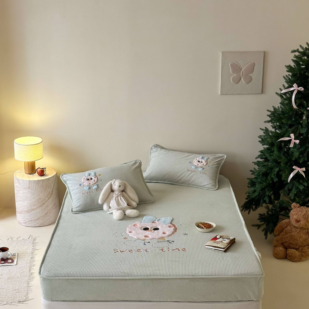 91家纺网 家纺一手货源 找家纺 Sweet dreams甜梦 2025新款华夫格绒兔毛贴布床笠三件套 甜甜圈绿