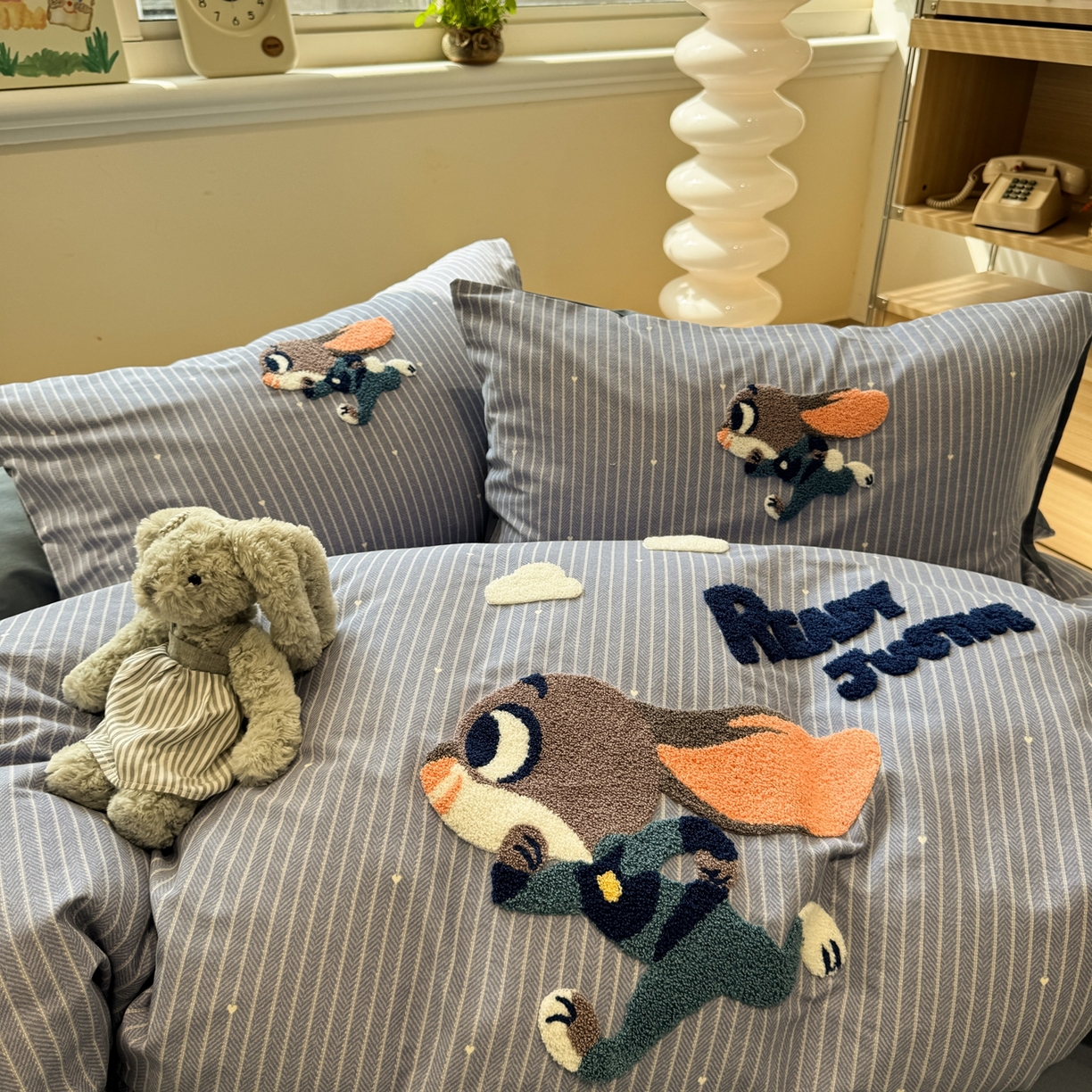 91家纺网 家纺一手货源 找家纺 慕尚家纺 2025新款全棉磨毛毛巾绣四件套 奔跑兔