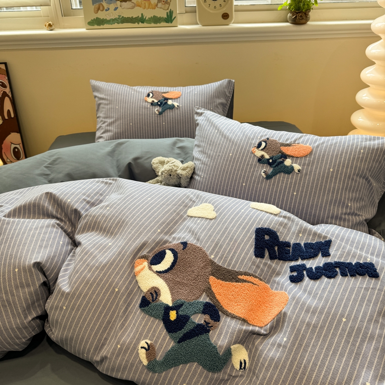 91家纺网 家纺一手货源 找家纺 慕尚家纺 2025新款全棉磨毛毛巾绣四件套 奔跑兔