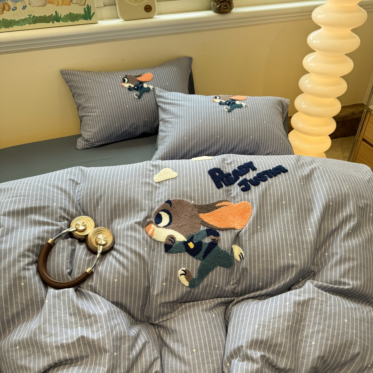 91家纺网 家纺一手货源 找家纺 慕尚家纺 2025新款全棉磨毛毛巾绣四件套 奔跑兔