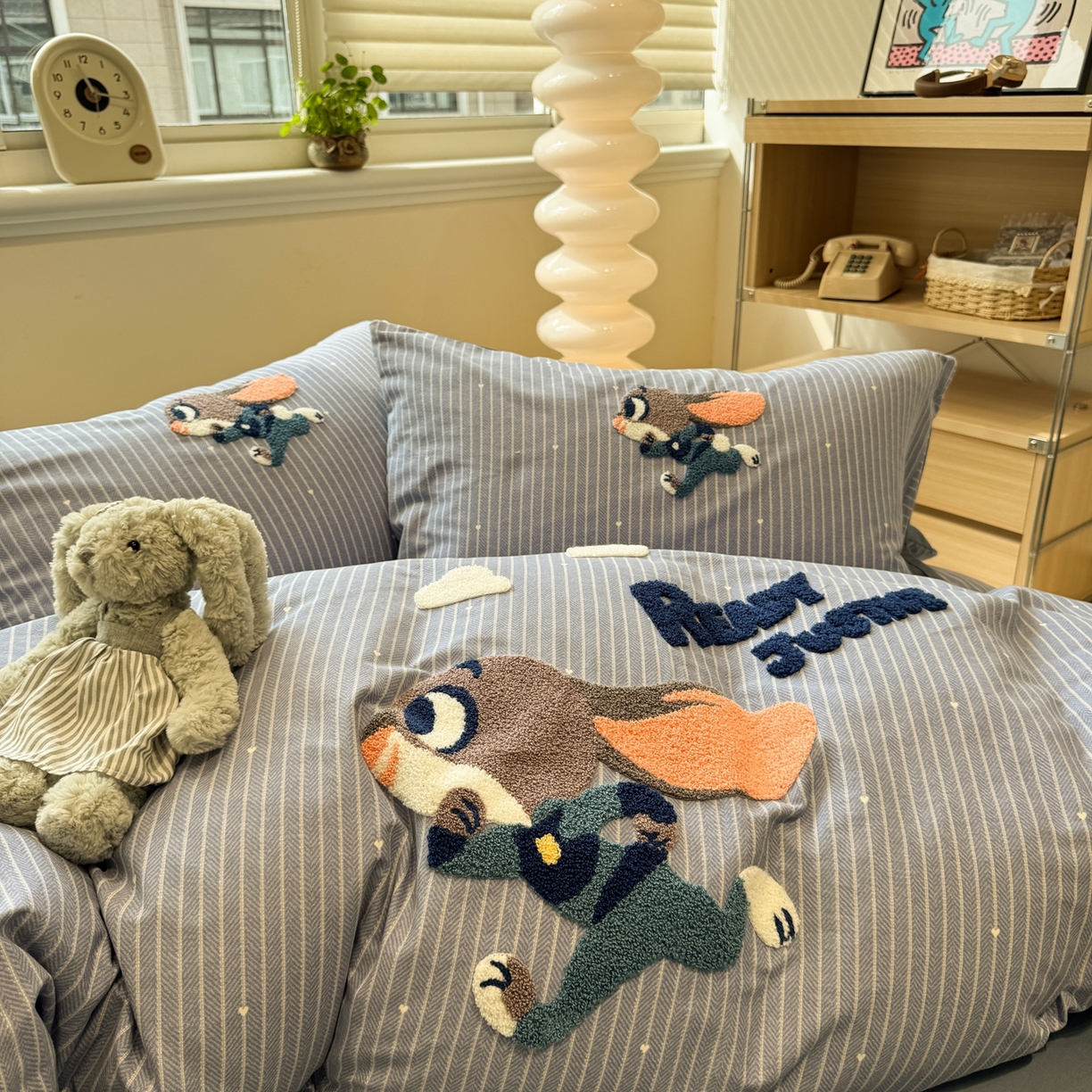 91家纺网 家纺一手货源 找家纺 慕尚家纺 2025新款全棉磨毛毛巾绣四件套 奔跑兔