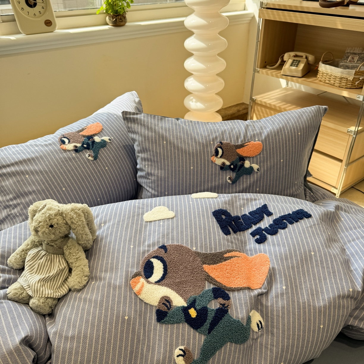 91家纺网 家纺一手货源 找家纺 慕尚家纺 2025新款全棉磨毛毛巾绣四件套 奔跑兔