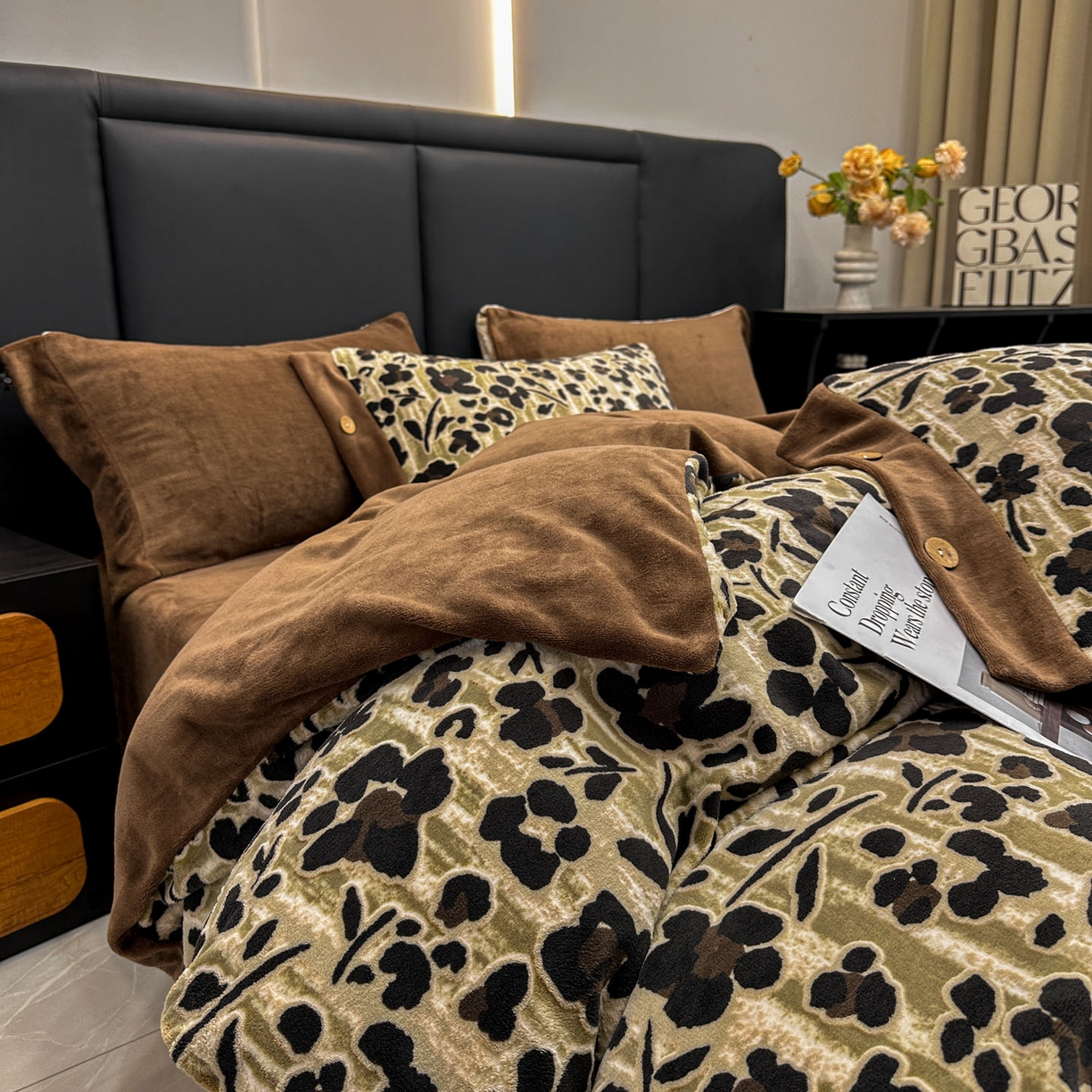 91家纺网 家纺一手货源 找家纺 晚爱家纺（原晚安家居） 2025新款宽边纽扣款雕花绒四件套烂花立体雕花牛奶绒 琥珀流光