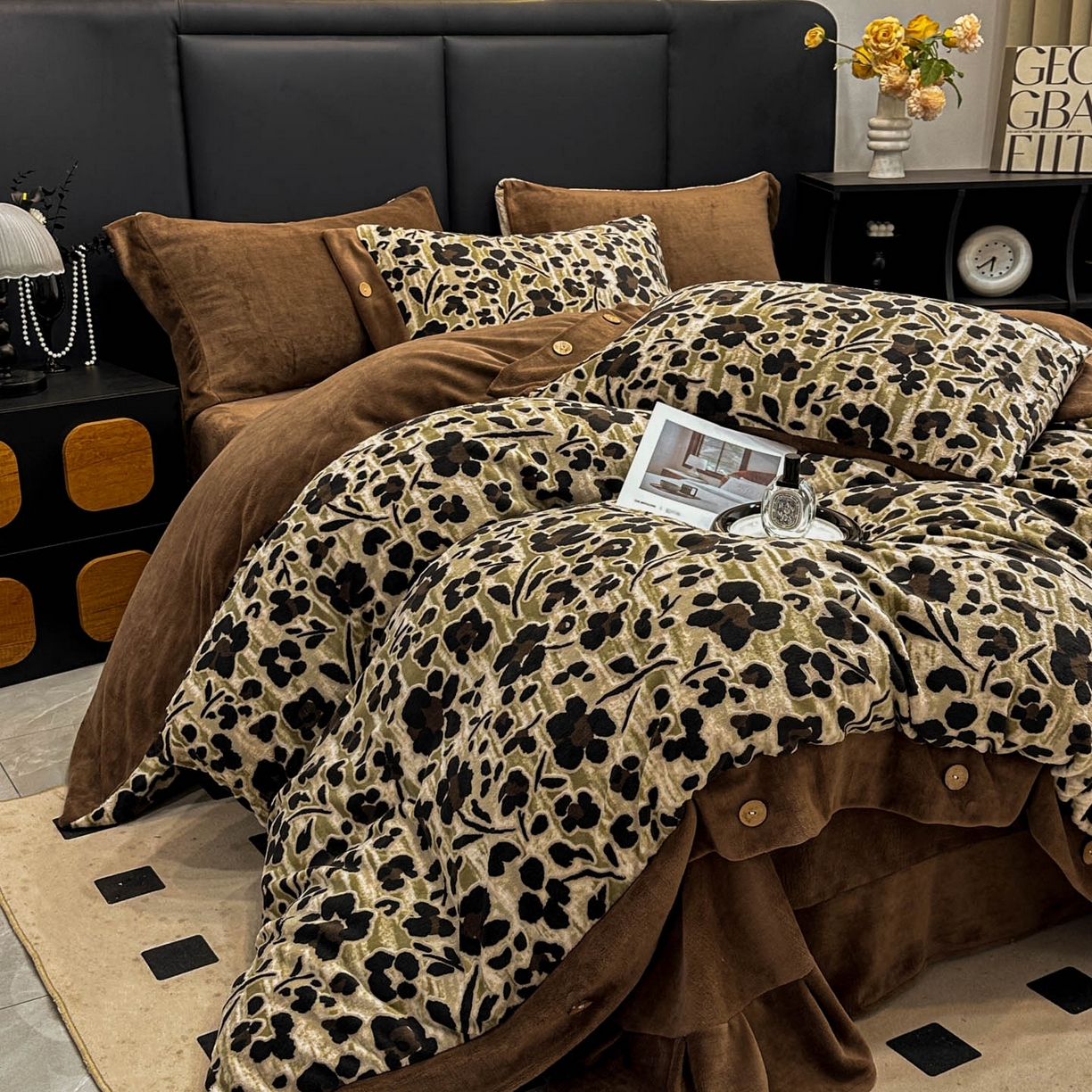 91家纺网 家纺一手货源 找家纺 晚爱家纺（原晚安家居） 2025新款宽边纽扣款雕花绒四件套烂花立体雕花牛奶绒 琥珀流光