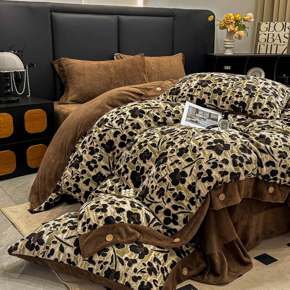 91家纺网 家纺一手货源 找家纺 晚爱家纺（原晚安家居） 2025新款宽边纽扣款雕花绒四件套烂花立体雕花牛奶绒 琥珀流光