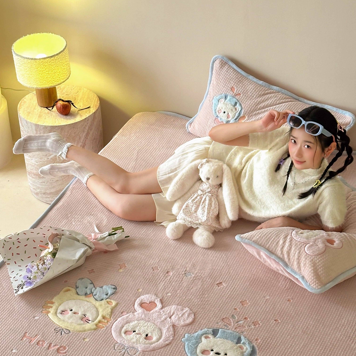 91家纺网 家纺一手货源 找家纺 Sweet dreams甜梦 2025新款华夫格绒兔毛贴布床笠三件套 小动物粉