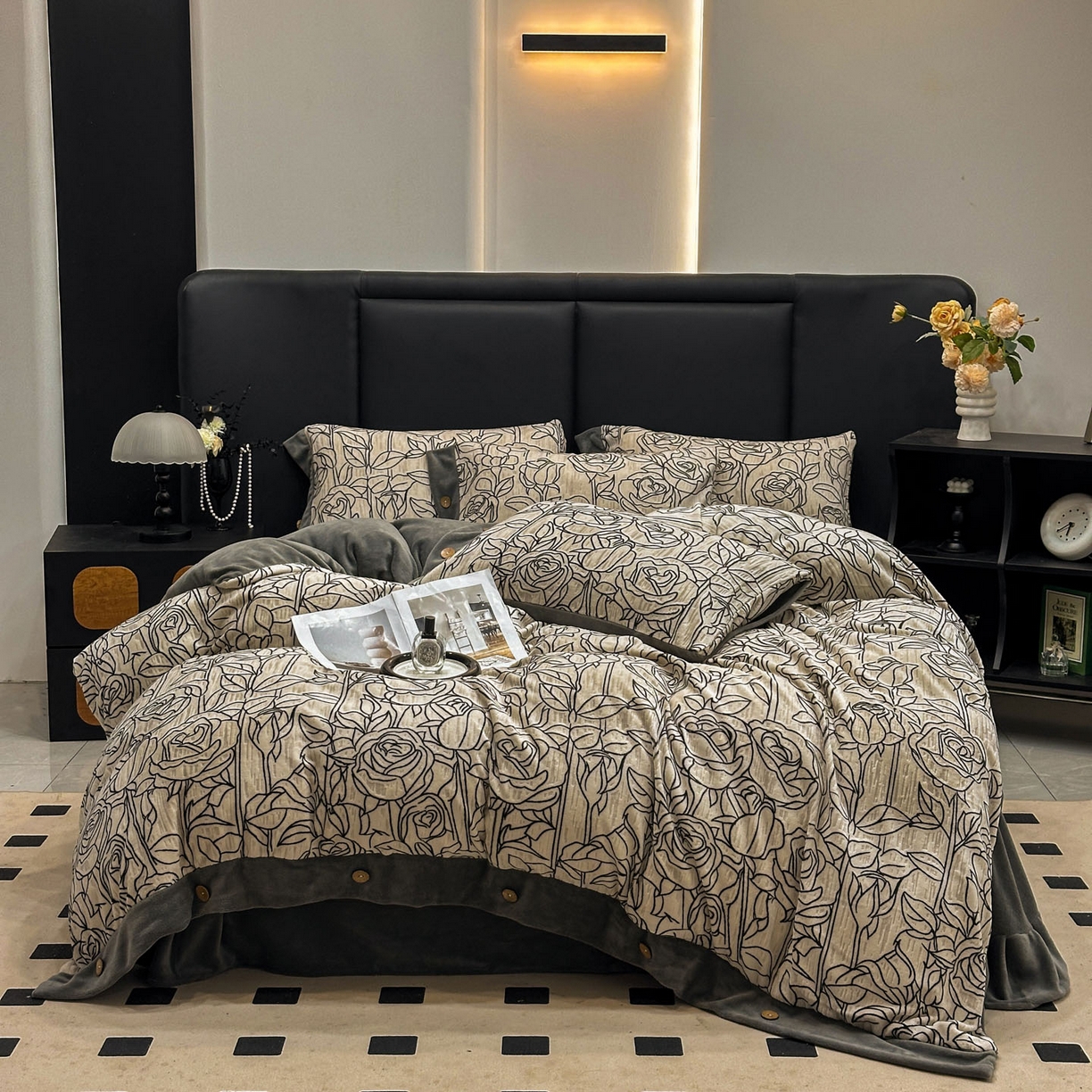 91家纺网 家纺一手货源 找家纺 晚爱家纺（原晚安家居） 2025新款宽边纽扣款雕花绒四件套烂花立体雕花牛奶绒 玫瑰花香灰