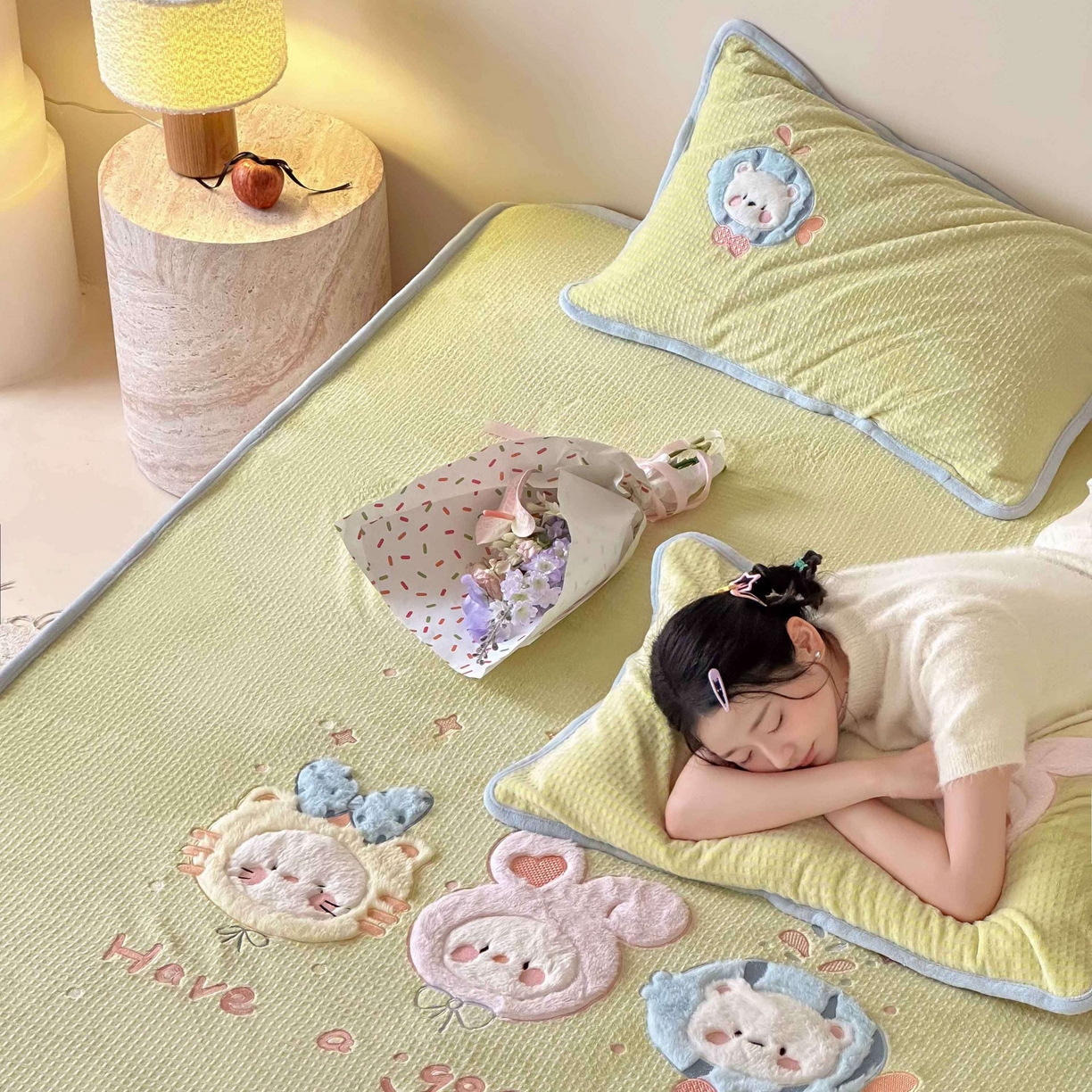 91家纺网 家纺一手货源 找家纺 Sweet dreams甜梦 2025新款华夫格绒兔毛贴布床笠三件套 小动物黄