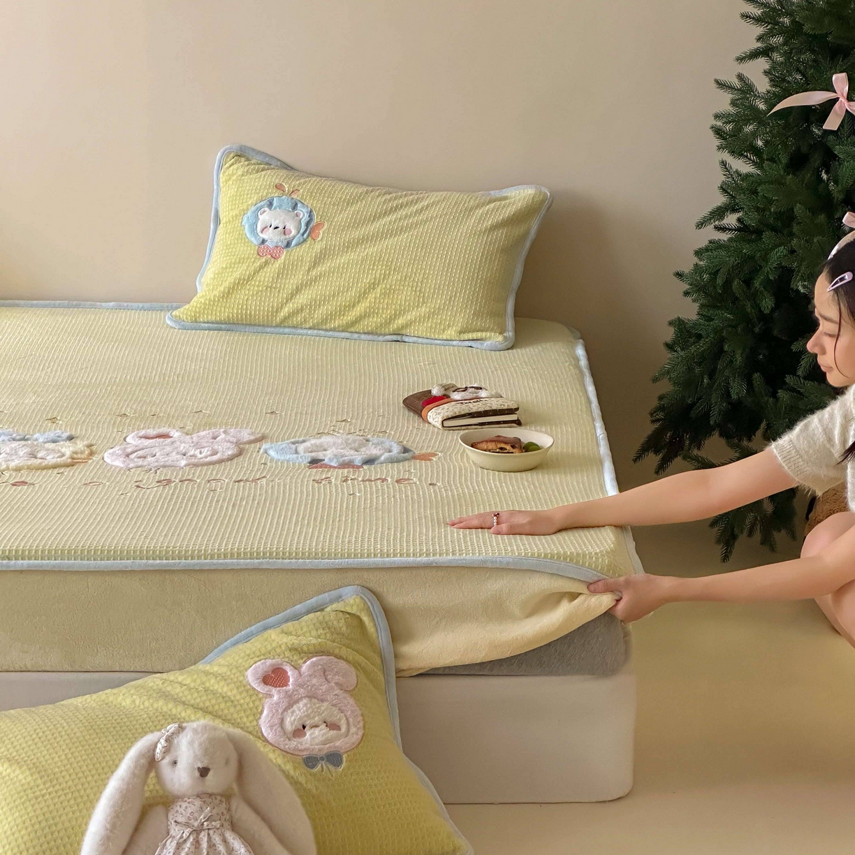 91家纺网 家纺一手货源 找家纺 Sweet dreams甜梦 2025新款华夫格绒兔毛贴布床笠三件套 小动物黄