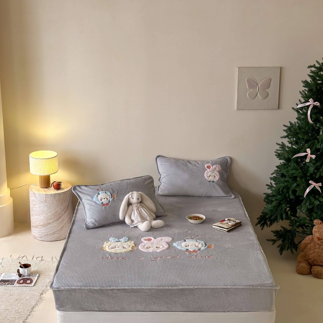 91家纺网 家纺一手货源 找家纺 Sweet dreams甜梦 2025新款华夫格绒兔毛贴布床笠三件套 小动物灰