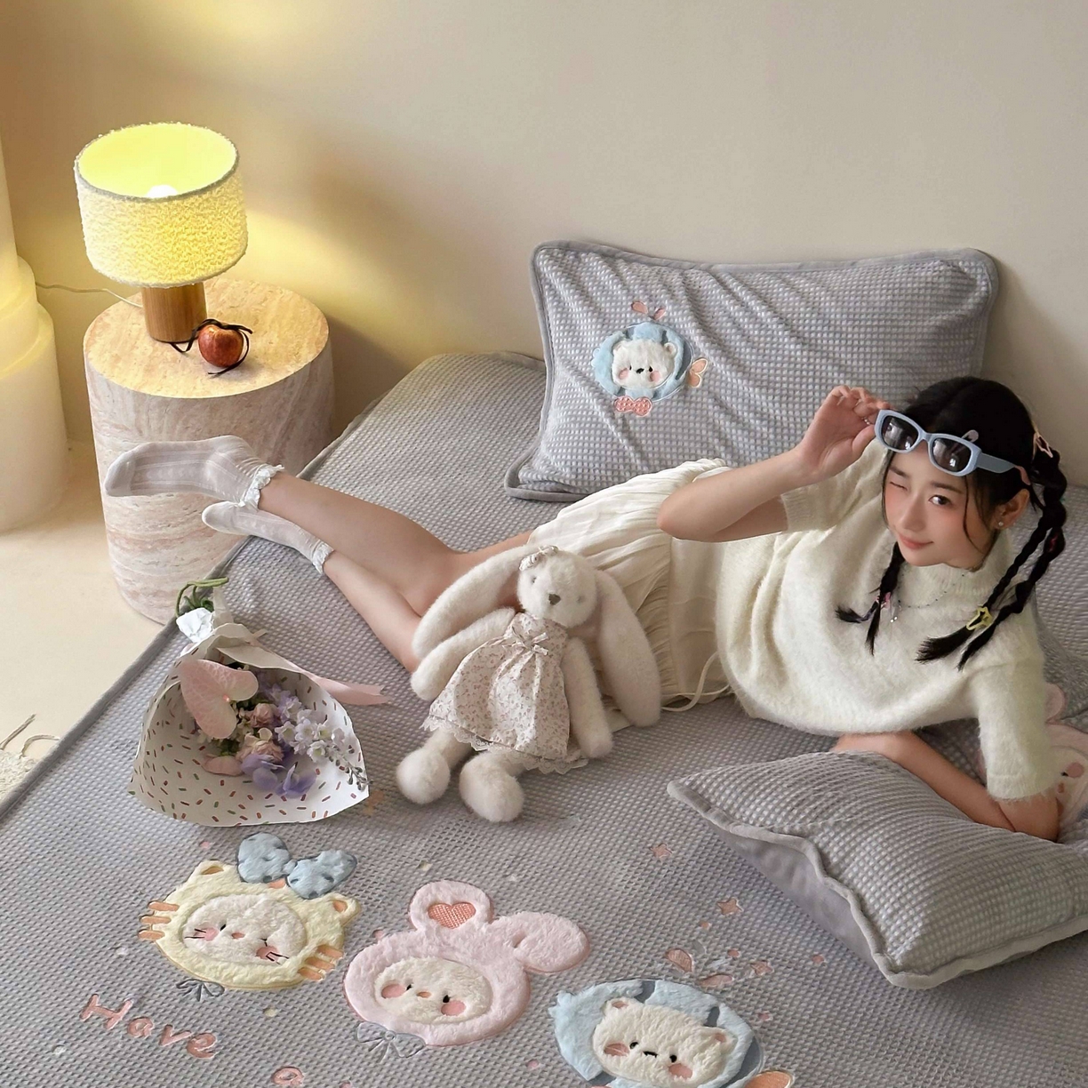 91家纺网 家纺一手货源 找家纺 Sweet dreams甜梦 2025新款华夫格绒兔毛贴布床笠三件套 小动物灰