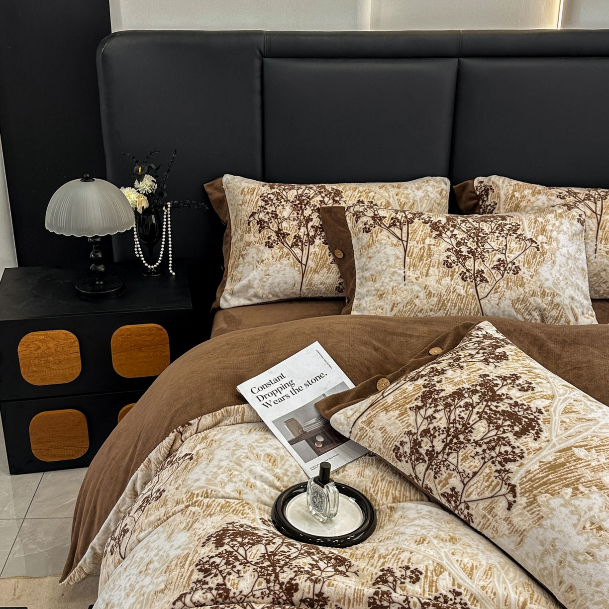 91家纺网 家纺一手货源 找家纺 晚爱家纺（原晚安家居） 2025新款宽边纽扣款雕花绒四件套烂花立体雕花牛奶绒 西西里