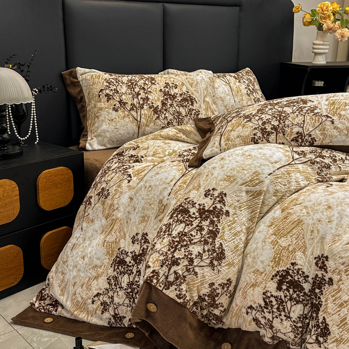 91家纺网 家纺一手货源 找家纺 晚爱家纺（原晚安家居） 2025新款宽边纽扣款雕花绒四件套烂花立体雕花牛奶绒 西西里