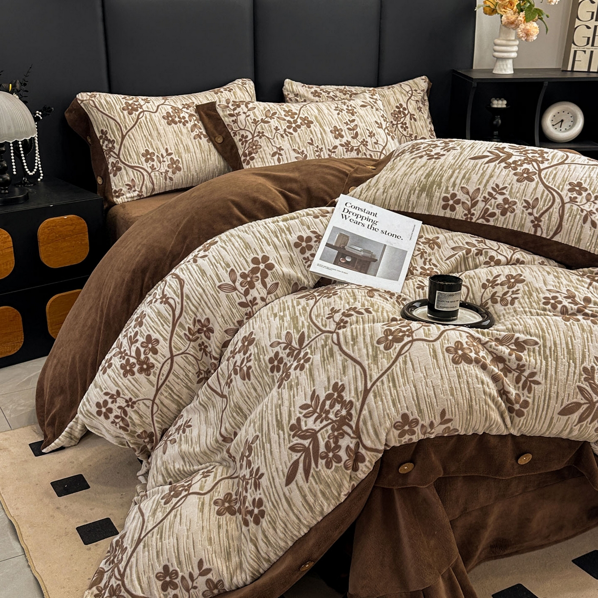 91家纺网 家纺一手货源 找家纺 晚爱家纺（原晚安家居） 2025新款宽边纽扣款雕花绒四件套烂花立体雕花牛奶绒 叶语悠然