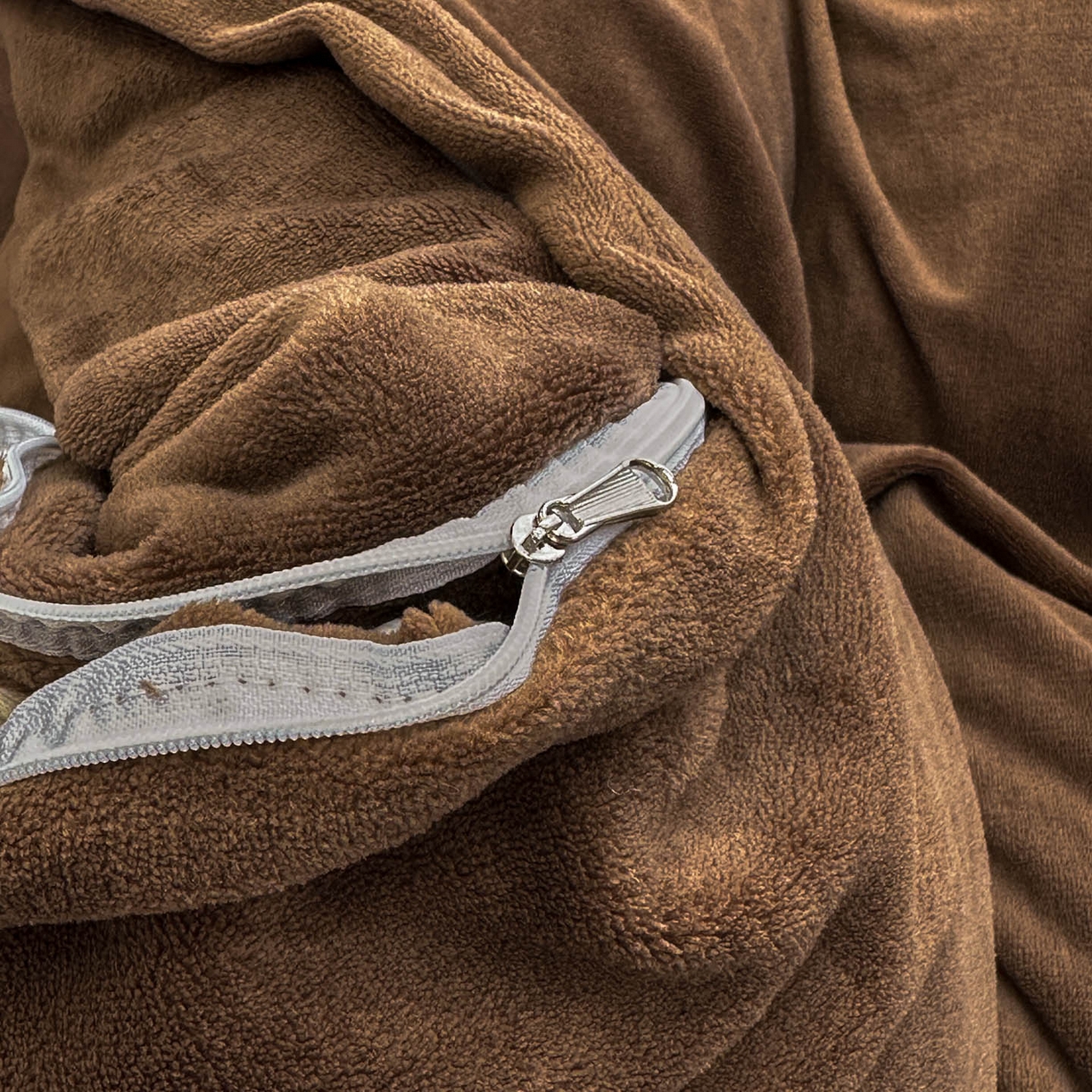 91家纺网 家纺一手货源 找家纺 晚爱家纺（原晚安家居） 2025新款宽边纽扣款雕花绒四件套烂花立体雕花牛奶绒 叶语悠然