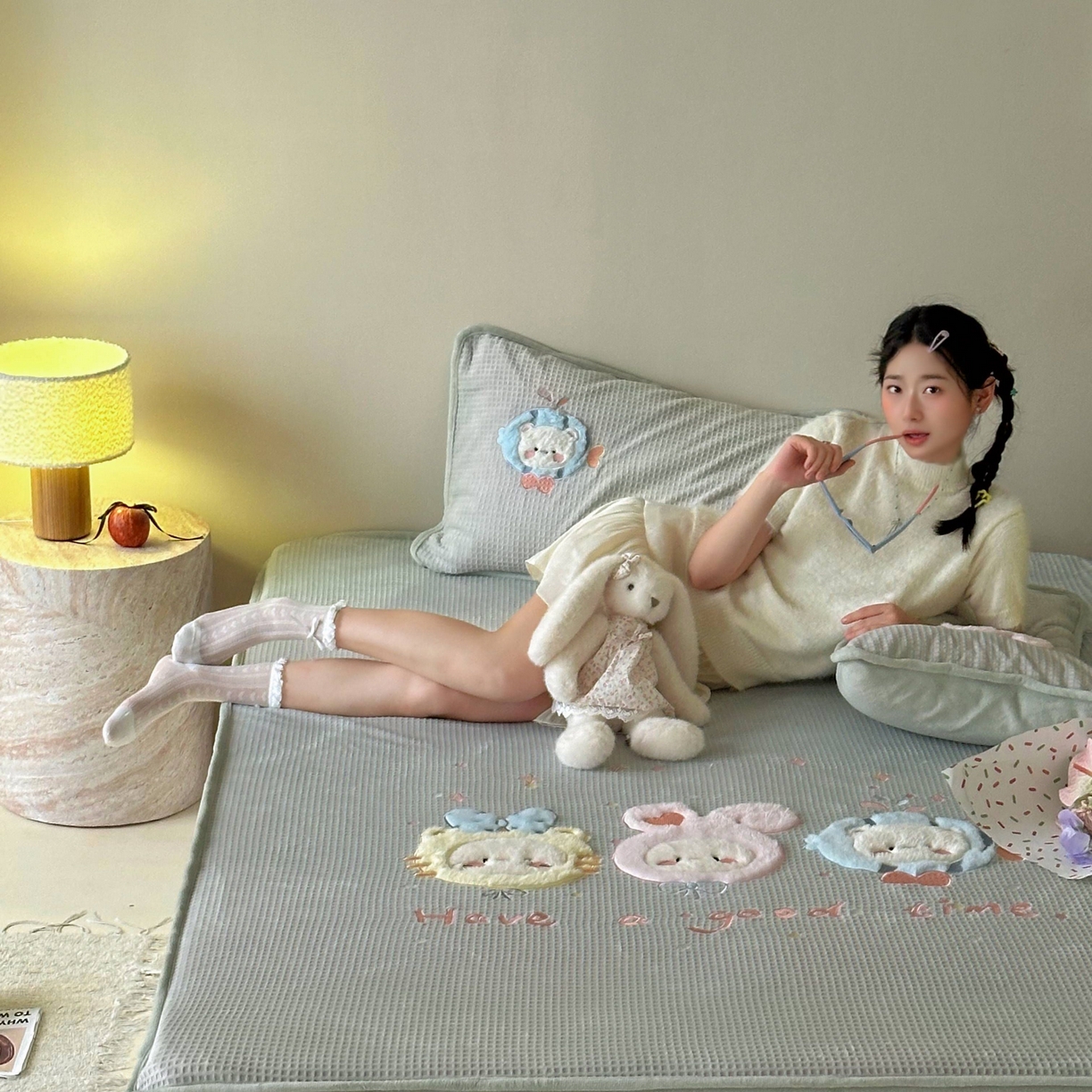 91家纺网 家纺一手货源 找家纺 Sweet dreams甜梦 2025新款华夫格绒兔毛贴布床笠三件套 小动物绿