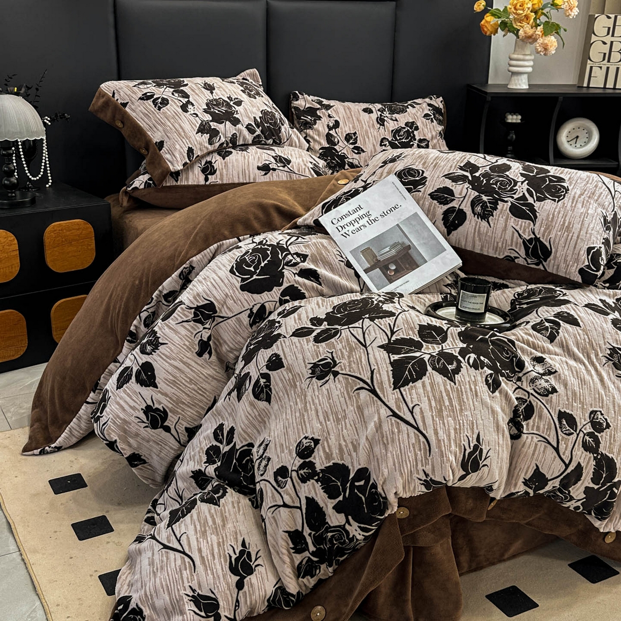 91家纺网 家纺一手货源 找家纺 晚爱家纺（原晚安家居） 2025新款宽边纽扣款雕花绒四件套烂花立体雕花牛奶绒 夜半花香