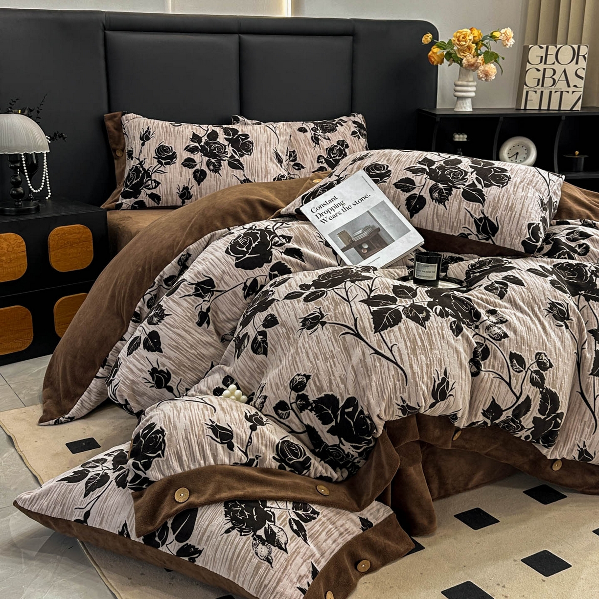 91家纺网 家纺一手货源 找家纺 晚爱家纺（原晚安家居） 2025新款宽边纽扣款雕花绒四件套烂花立体雕花牛奶绒 夜半花香