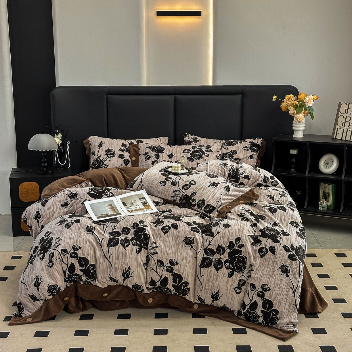 91家纺网 家纺一手货源 找家纺 晚爱家纺（原晚安家居） 2025新款宽边纽扣款雕花绒四件套烂花立体雕花牛奶绒 夜半花香